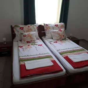  Guest house M47 Vendeghaz-airport